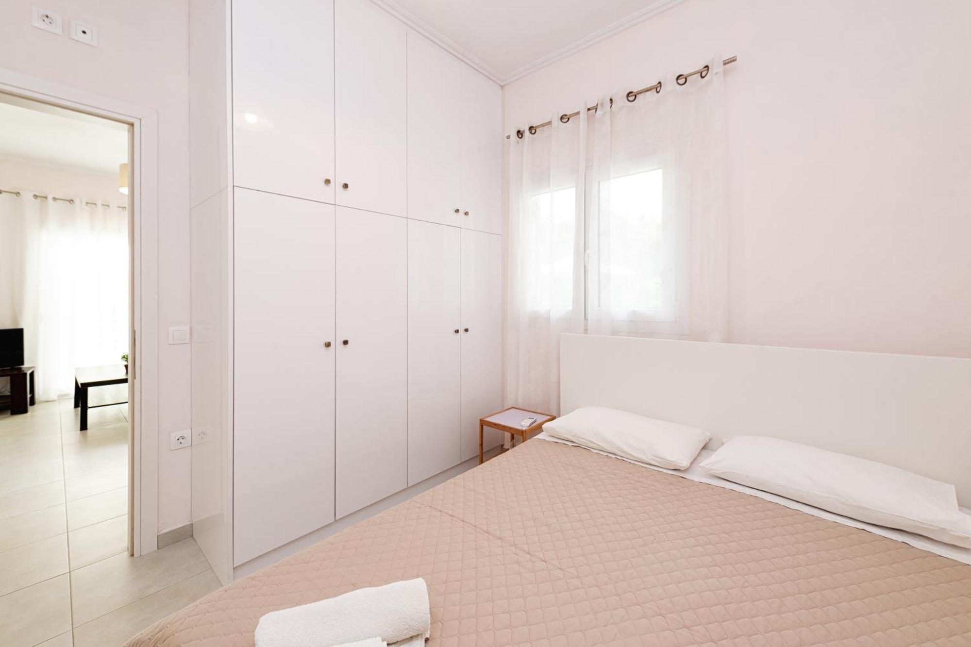 Lazaros Apartments Гувия Екстериор снимка