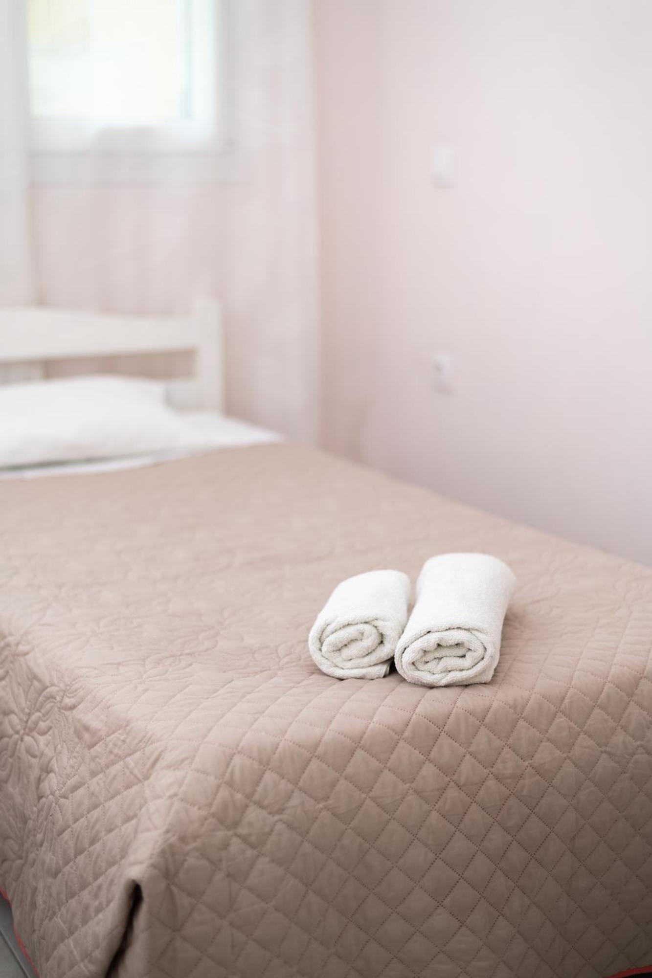 Lazaros Apartments Гувия Екстериор снимка