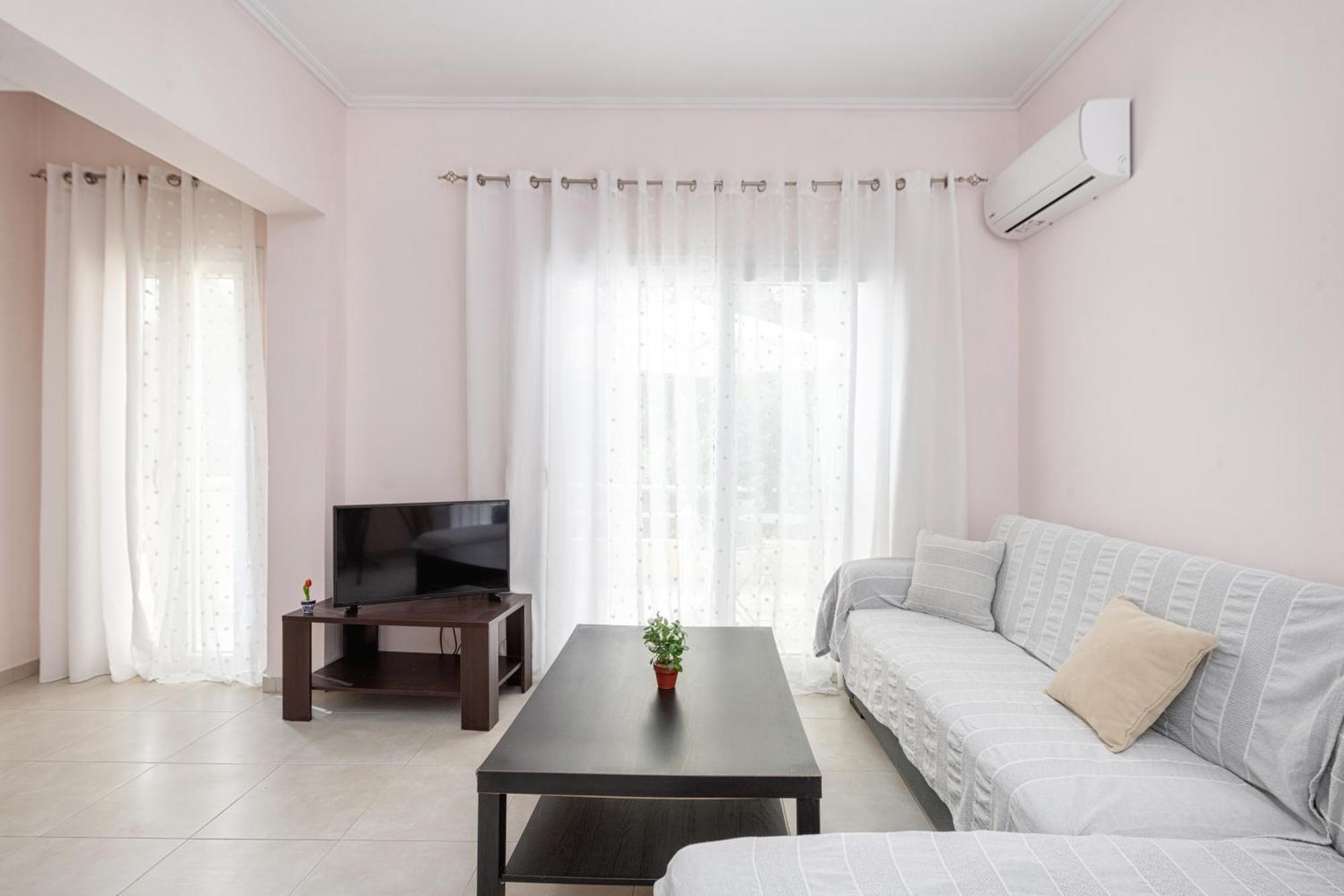 Lazaros Apartments Гувия Екстериор снимка