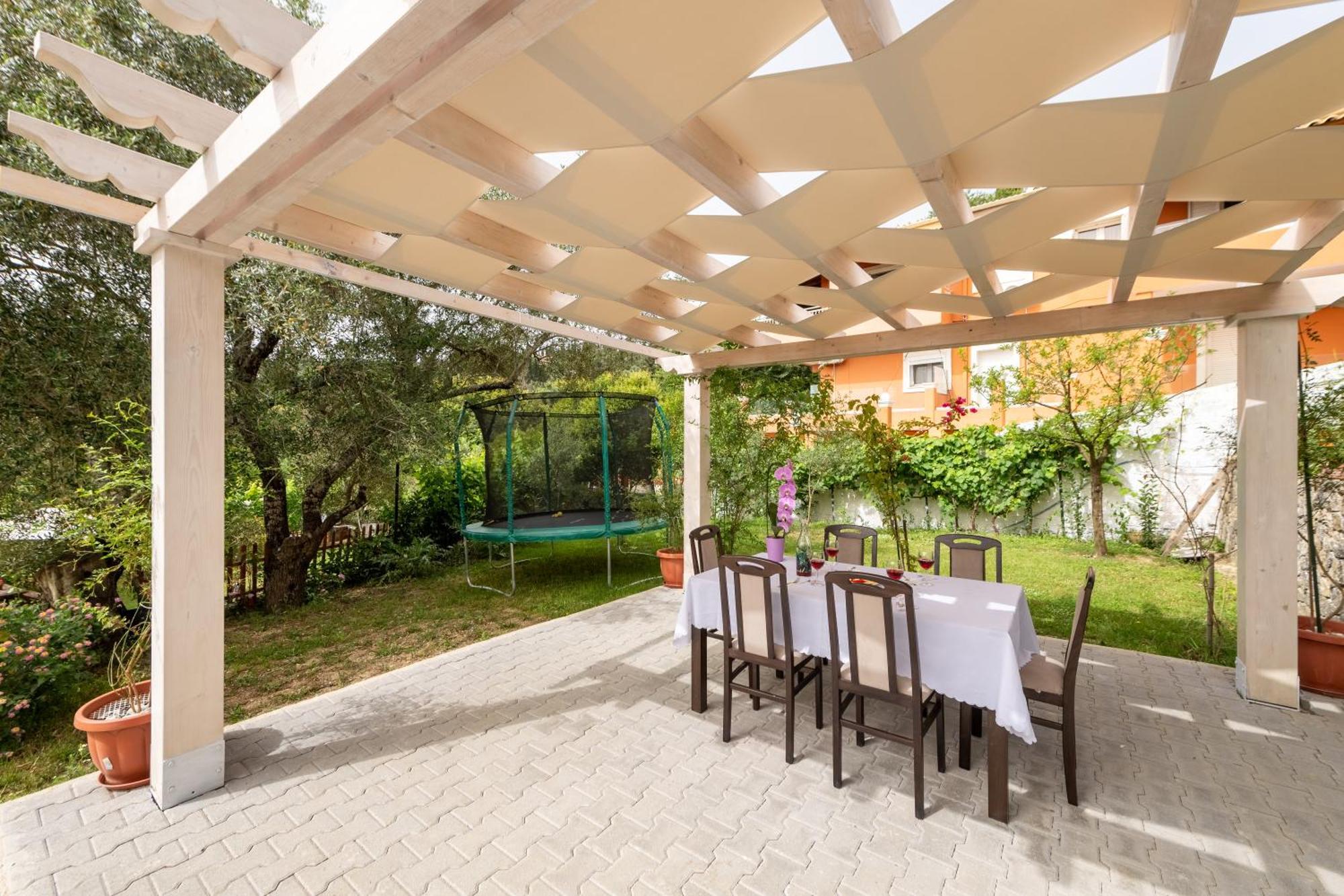 Lazaros Apartments Гувия Екстериор снимка