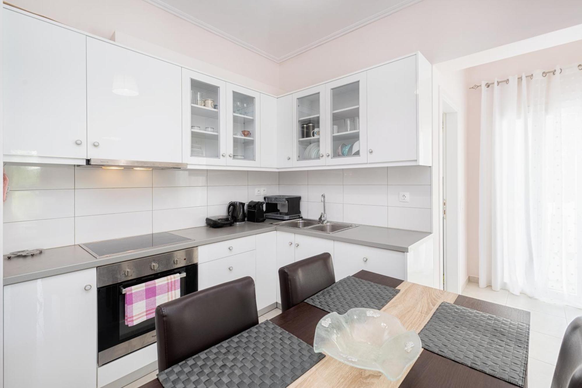Lazaros Apartments Гувия Екстериор снимка