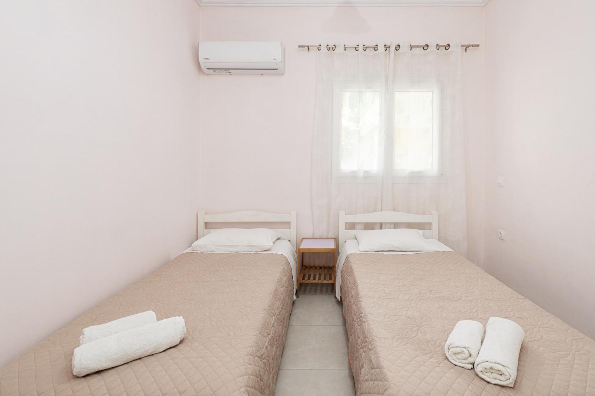 Lazaros Apartments Гувия Екстериор снимка