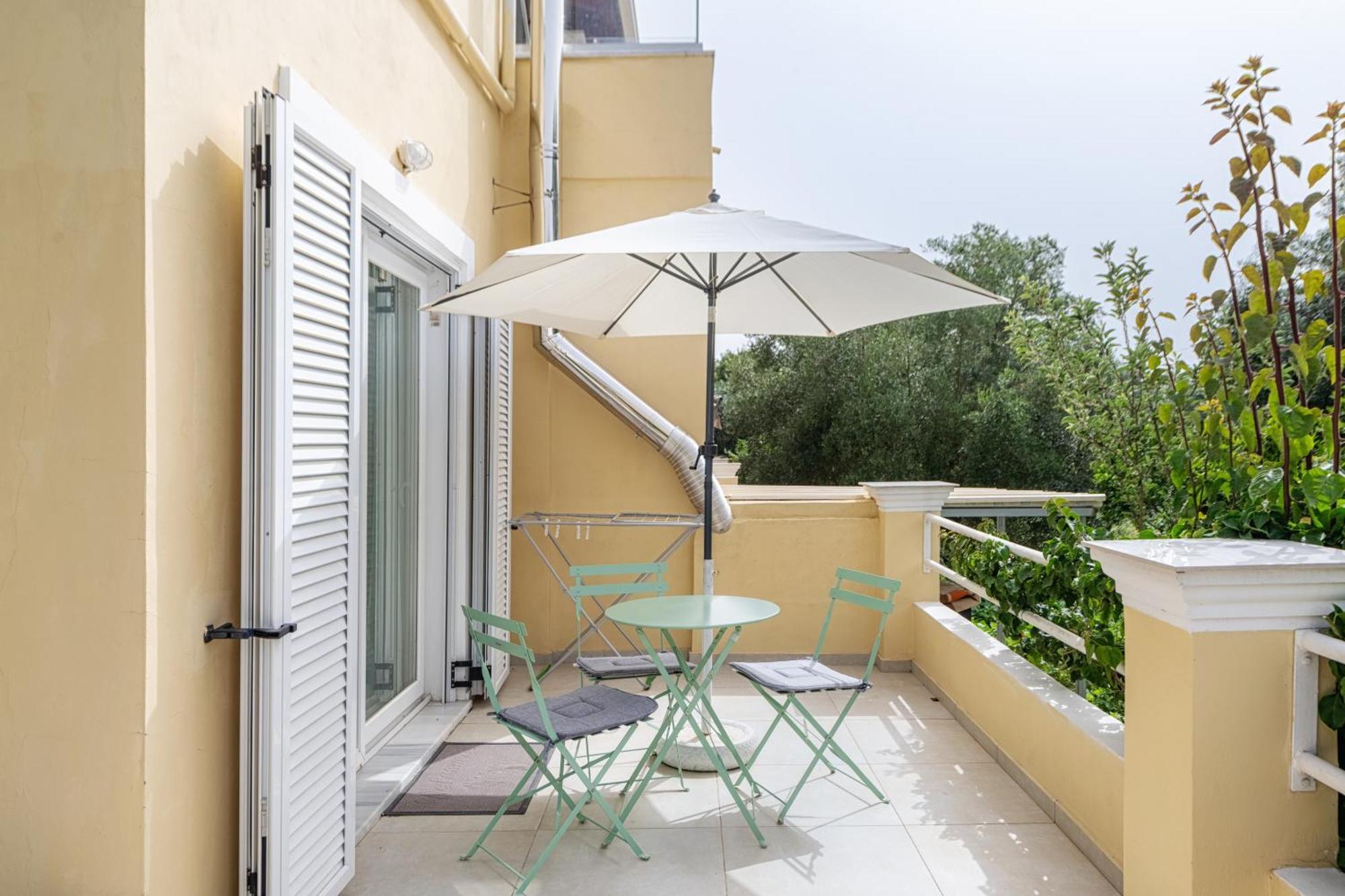 Lazaros Apartments Гувия Екстериор снимка