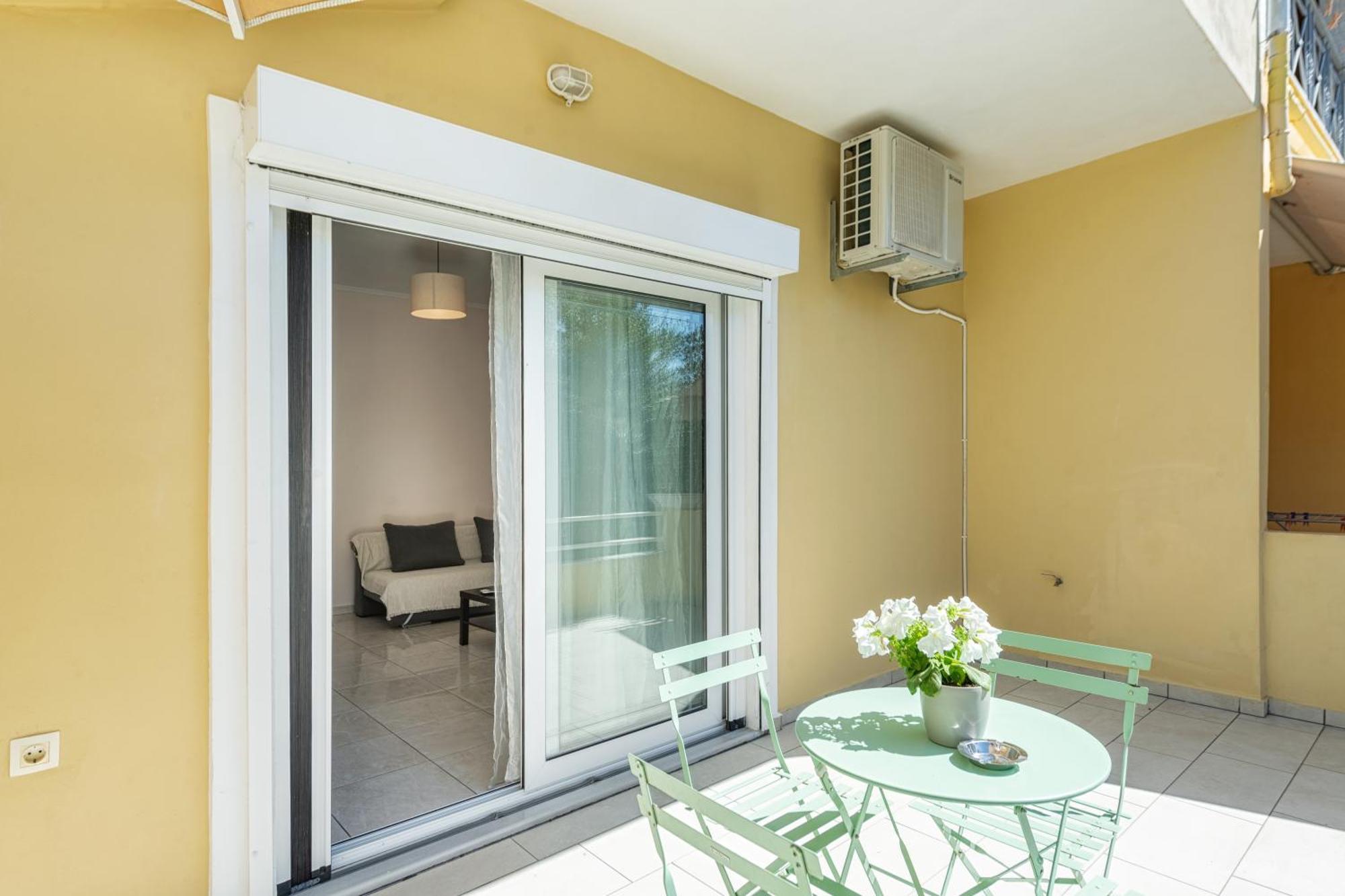 Lazaros Apartments Гувия Екстериор снимка