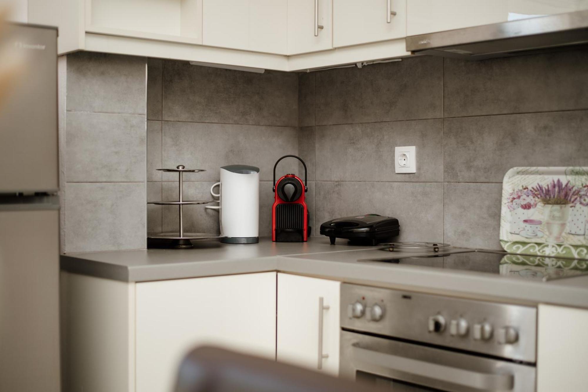 Lazaros Apartments Гувия Екстериор снимка