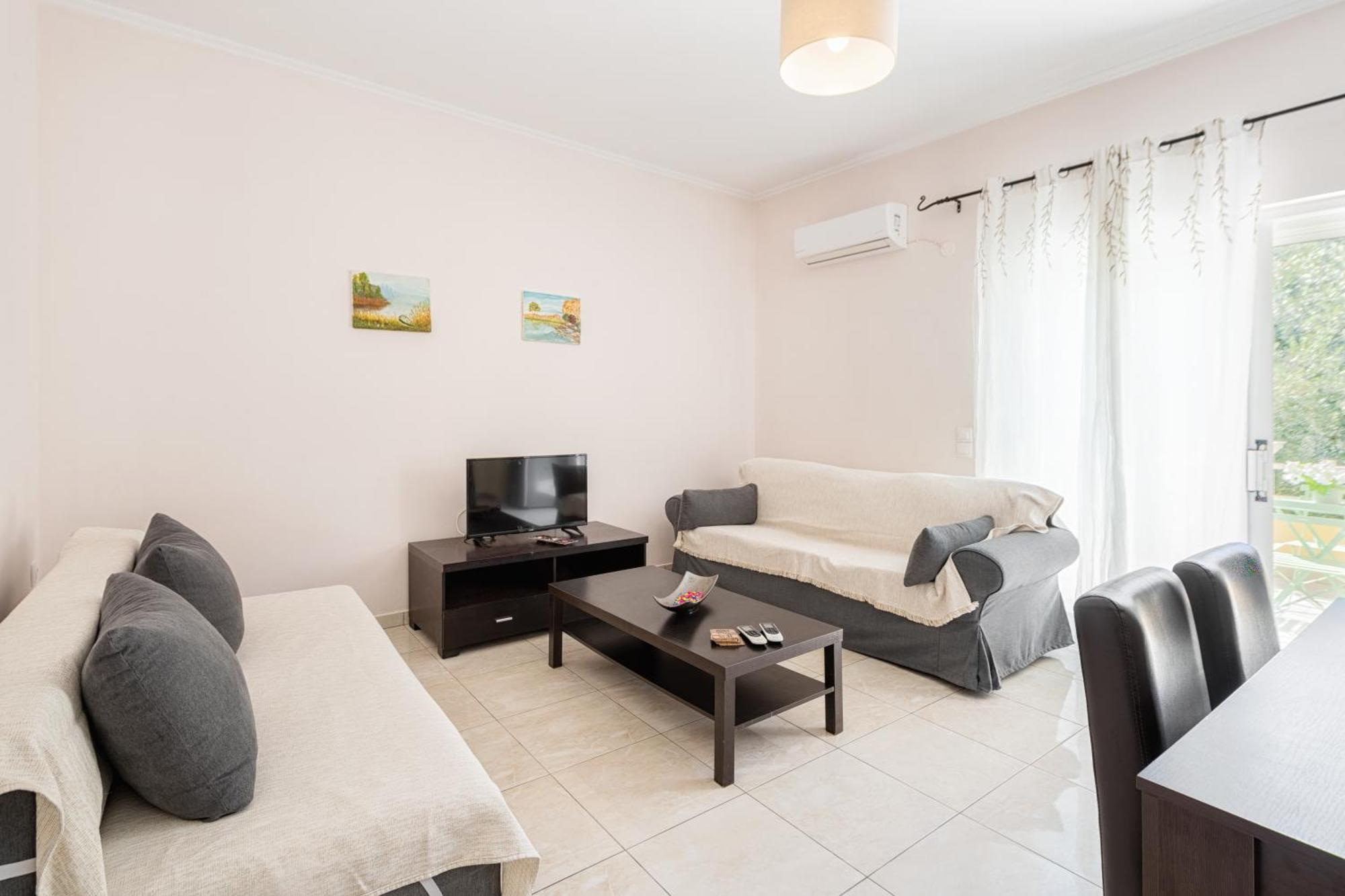 Lazaros Apartments Гувия Екстериор снимка