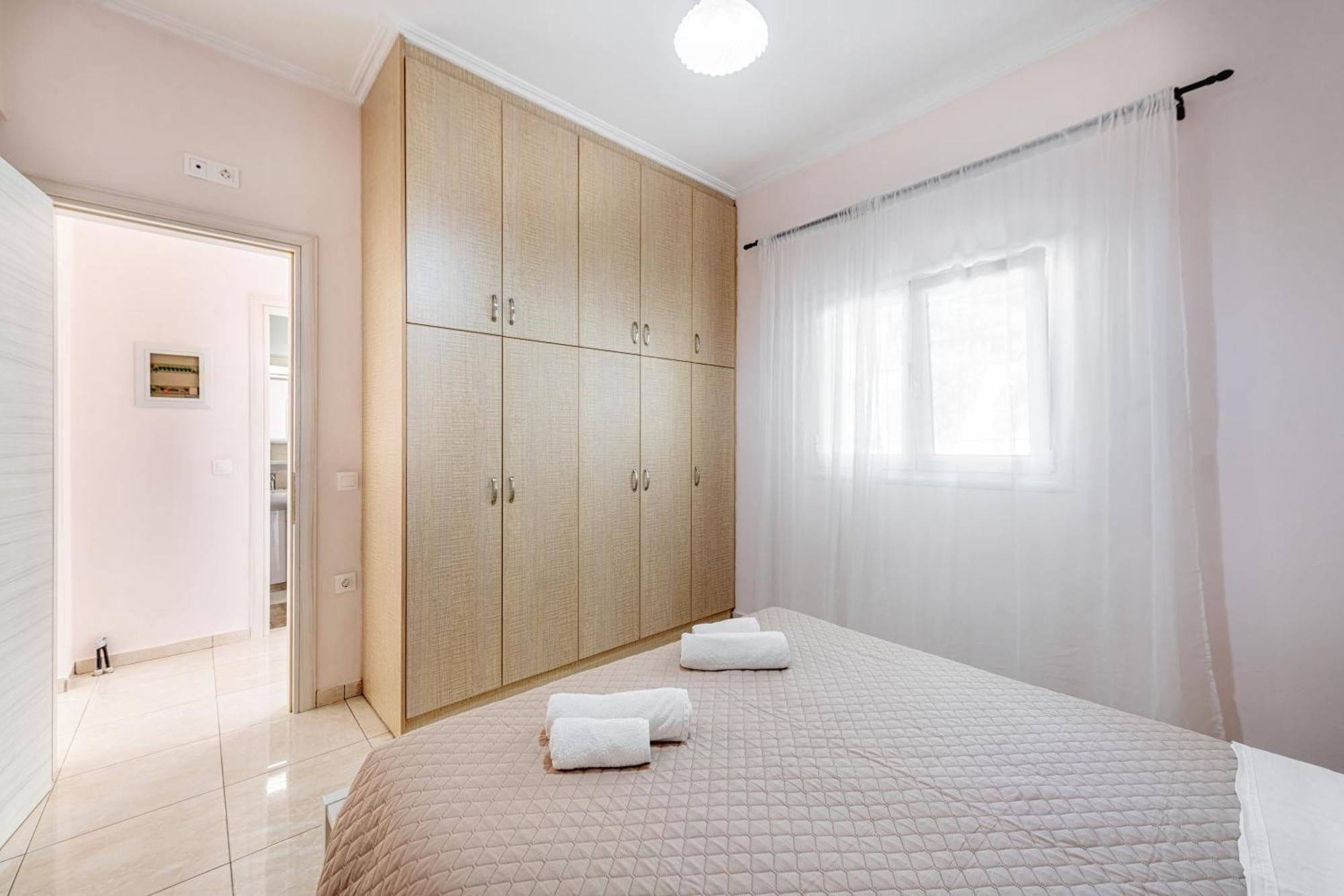 Lazaros Apartments Гувия Екстериор снимка