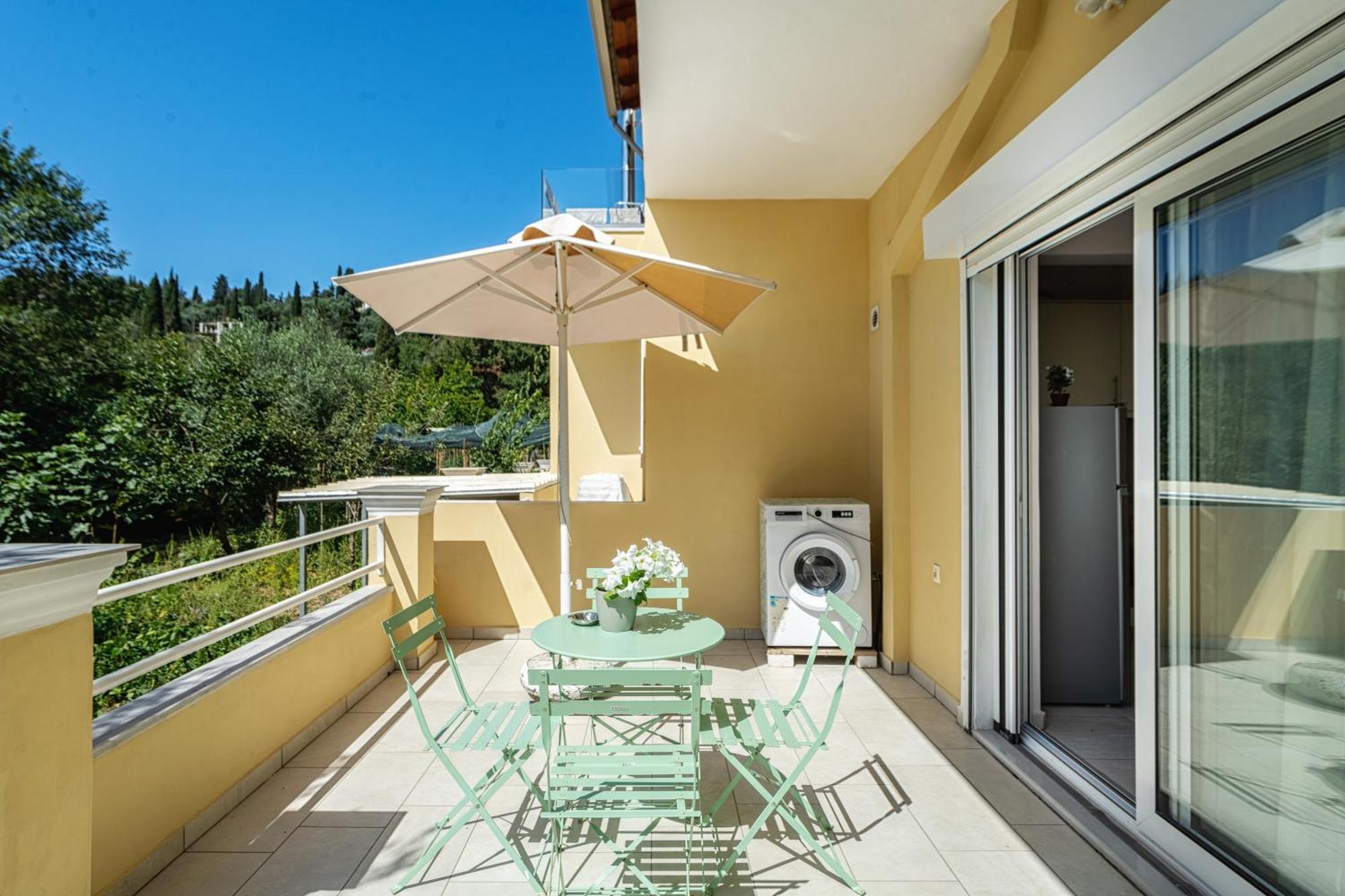 Lazaros Apartments Гувия Екстериор снимка