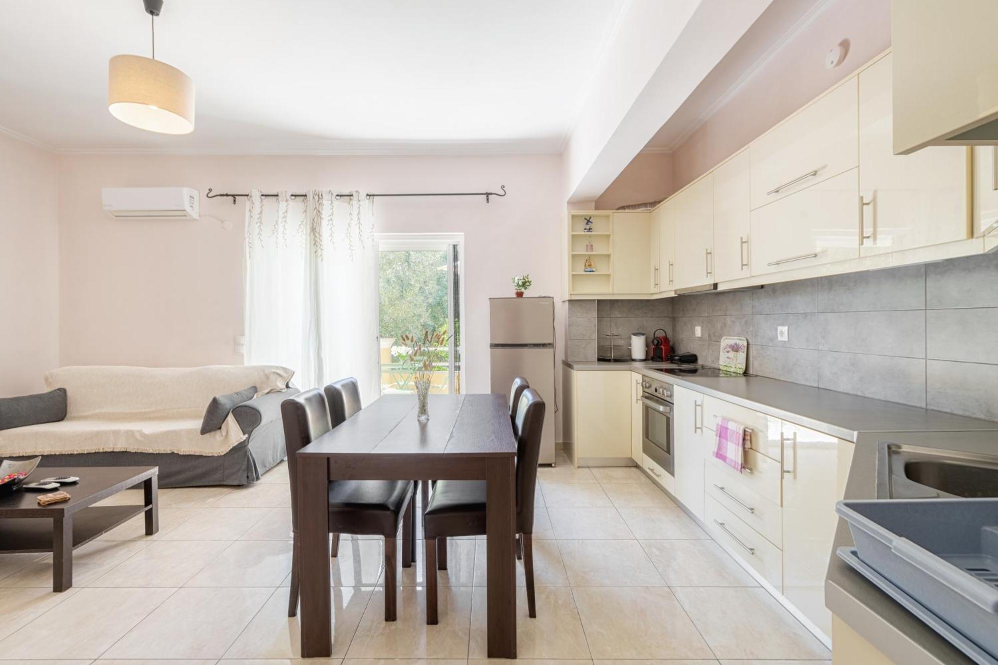 Lazaros Apartments Гувия Екстериор снимка